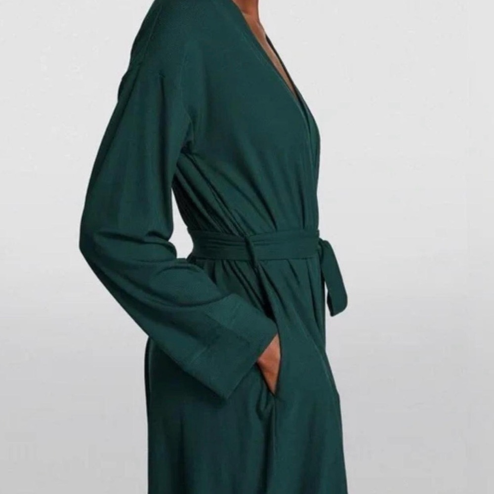 Skims Soft Lounge Rib Short Robe - Picture 6 of 6
